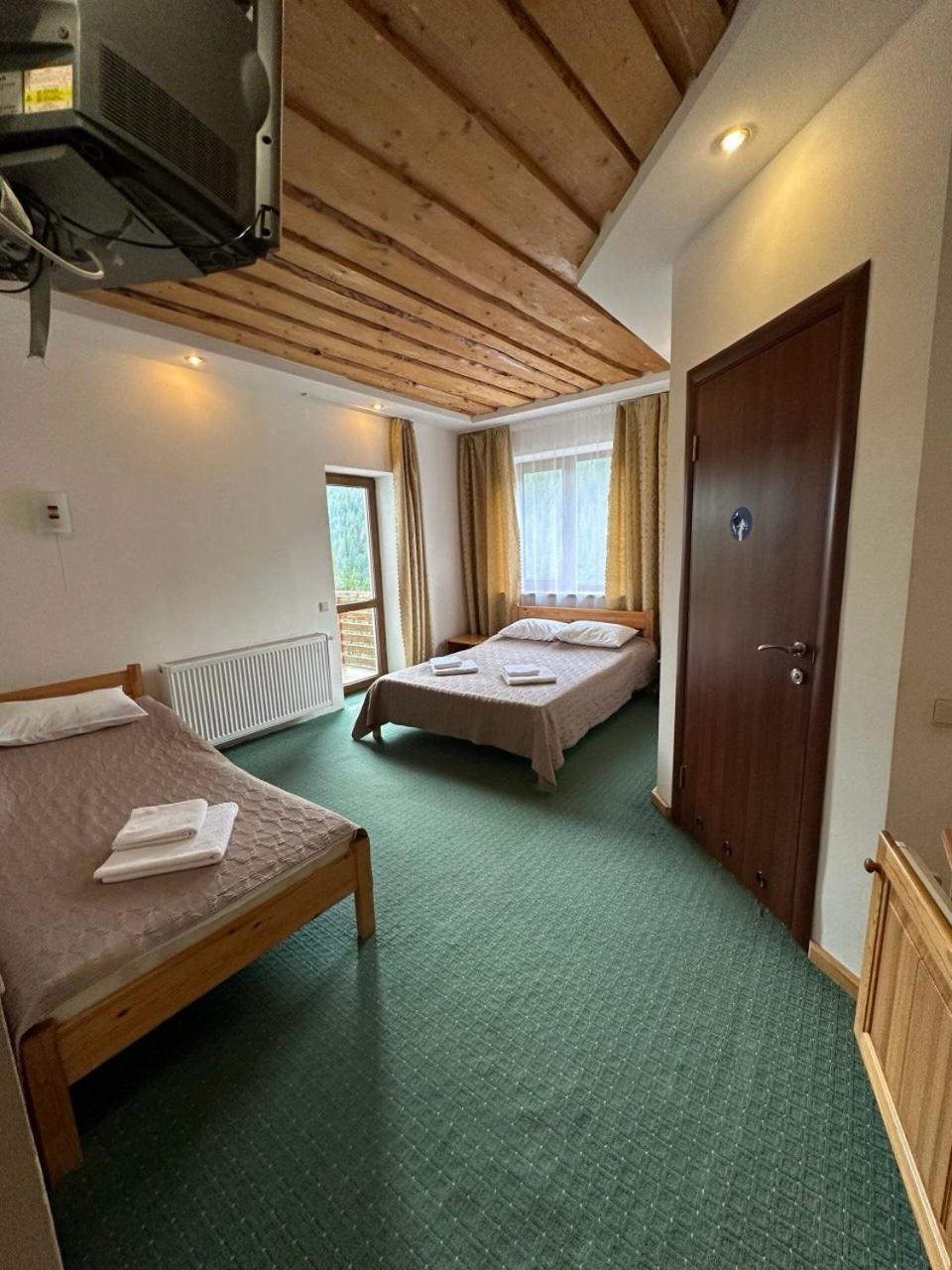 Біля Витягу Slavske Room photo