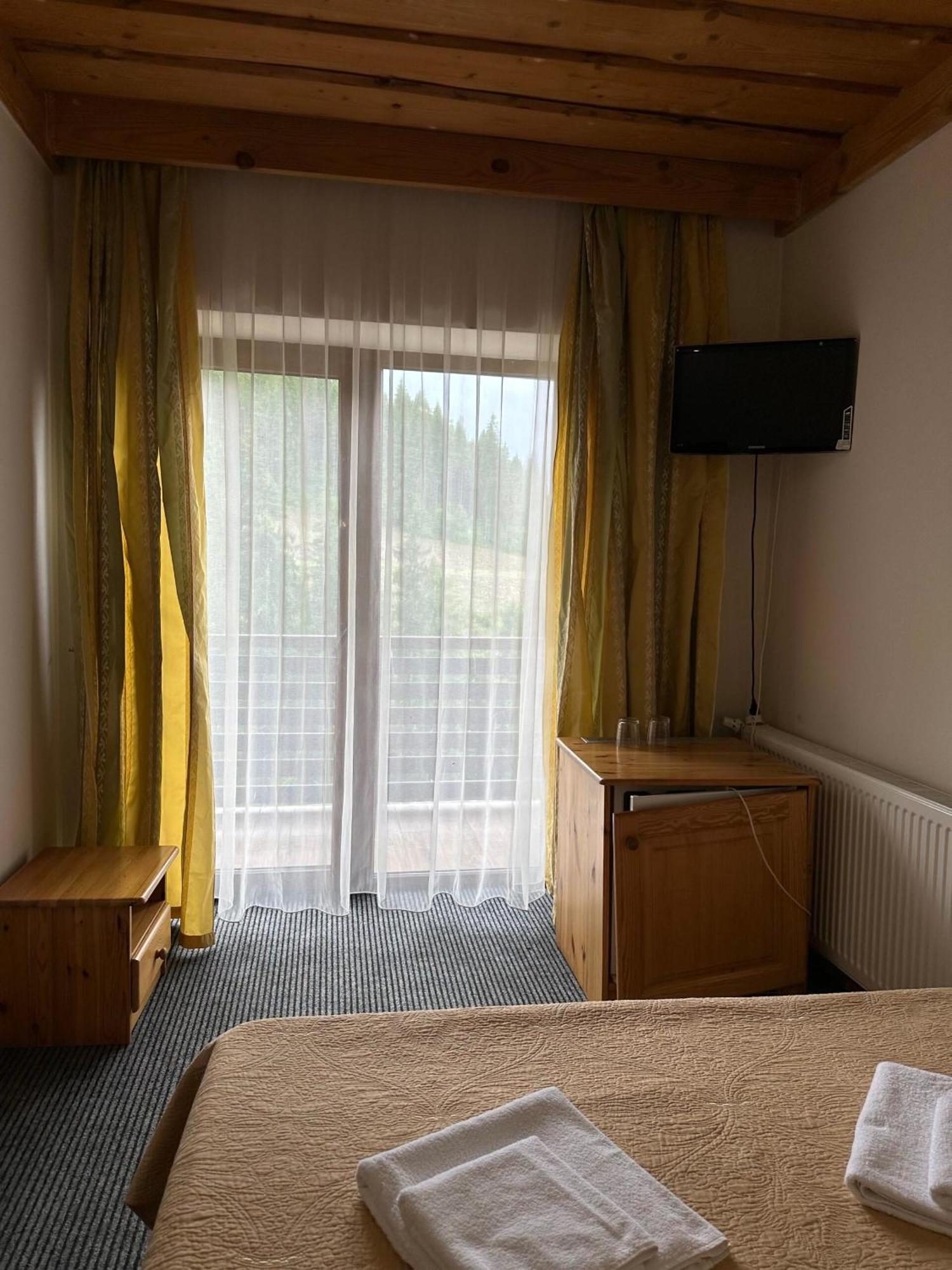 Біля Витягу Slavske Room photo