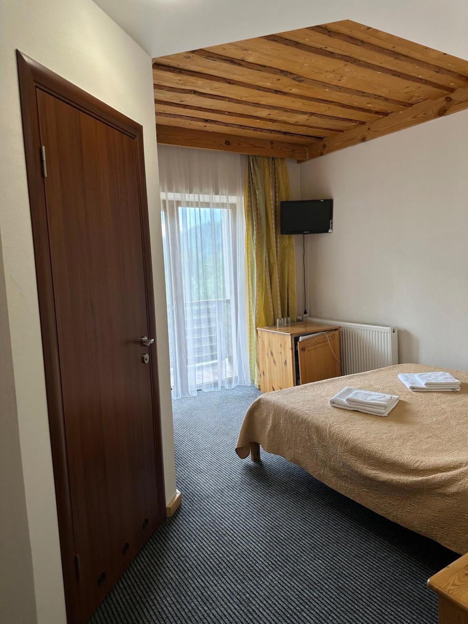 Біля Витягу Slavske Room photo