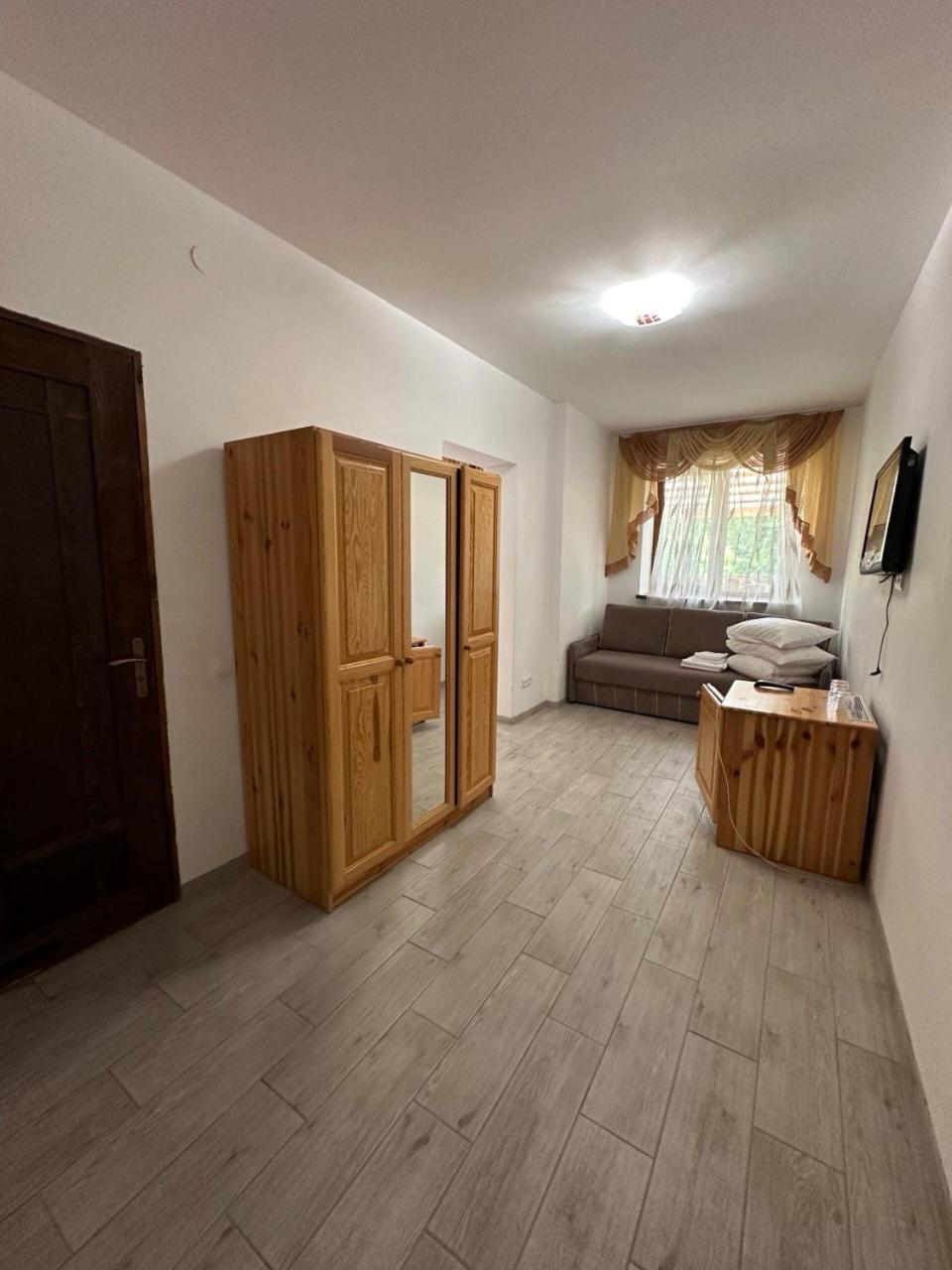 Біля Витягу Slavske Room photo